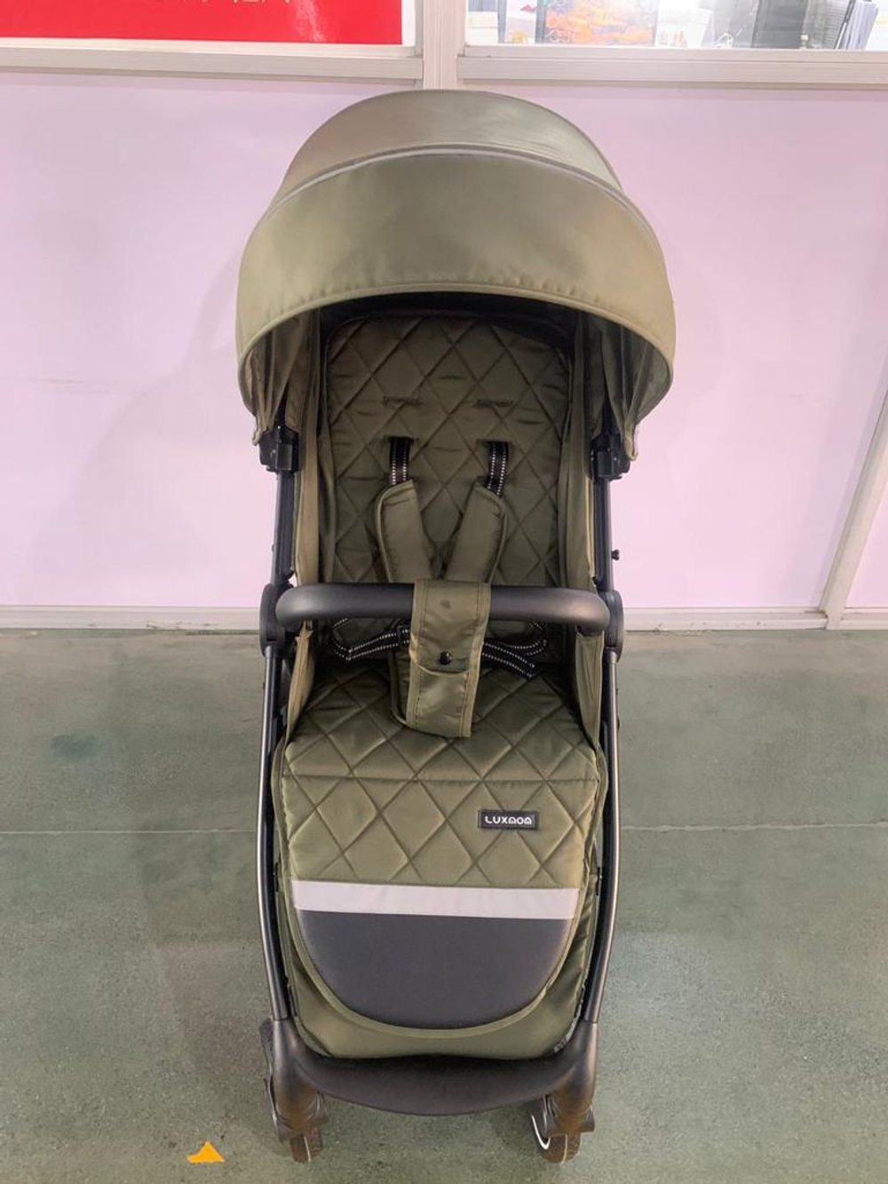 Прогулочная коляска Luxmom 730 ч/р