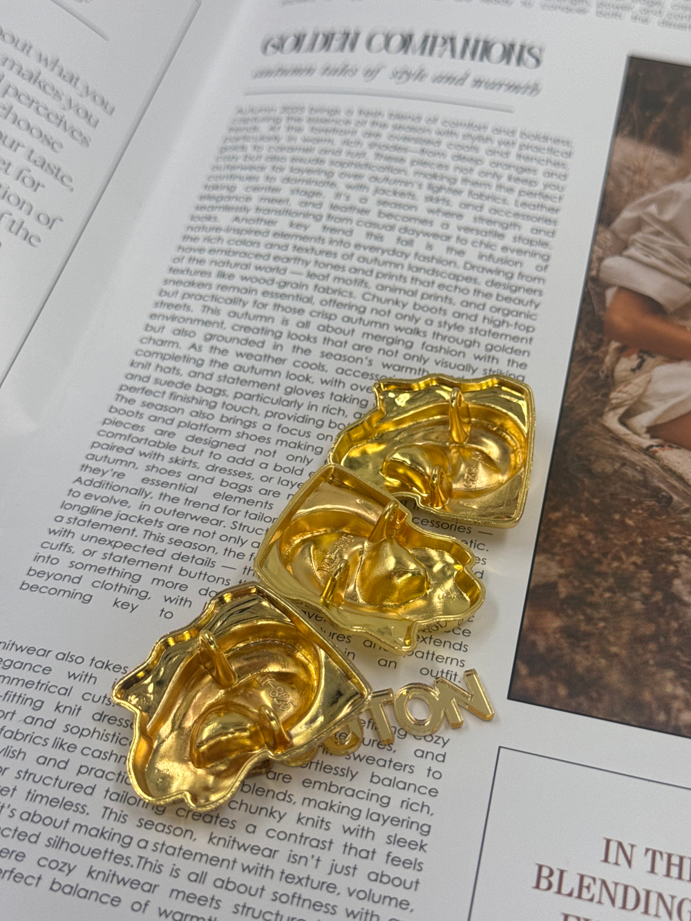 Пуговицы Скиапар. "Ухо" глянцевое лимонное золото