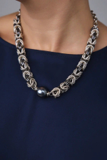 Колье Византия биколор:серебро и графит с темно-серым плоским жемчугом Майорка