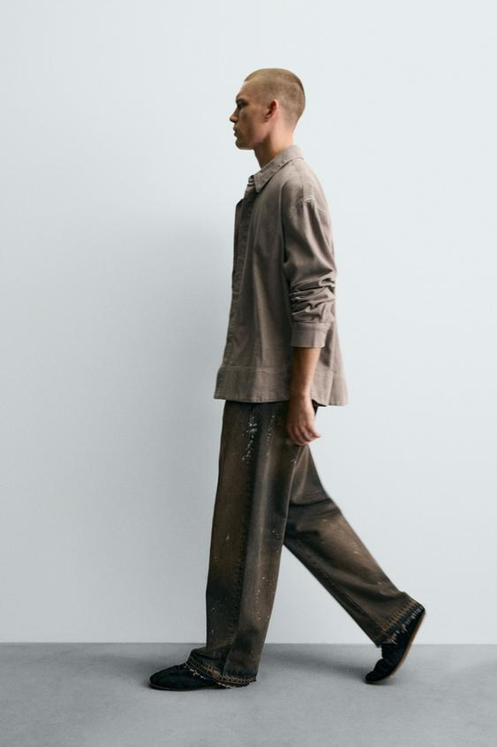 ZARA ДЖИНСЫ СВОБОДНОГО КРОЯ С БРЫЗГАМИ, ПЕСОЧНЫЙ/СИНИЙ