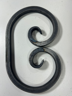 Кованый элемент вензель 150х270мм квадрат полнотелый 14х14мм