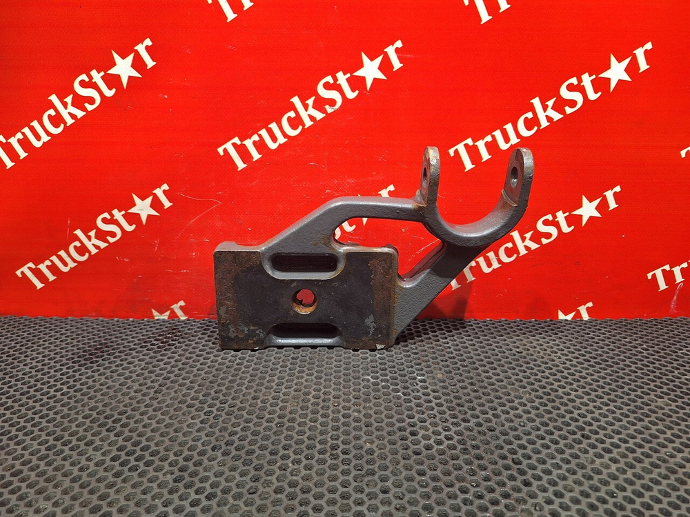 Кронштейн амортизатора переднего правый