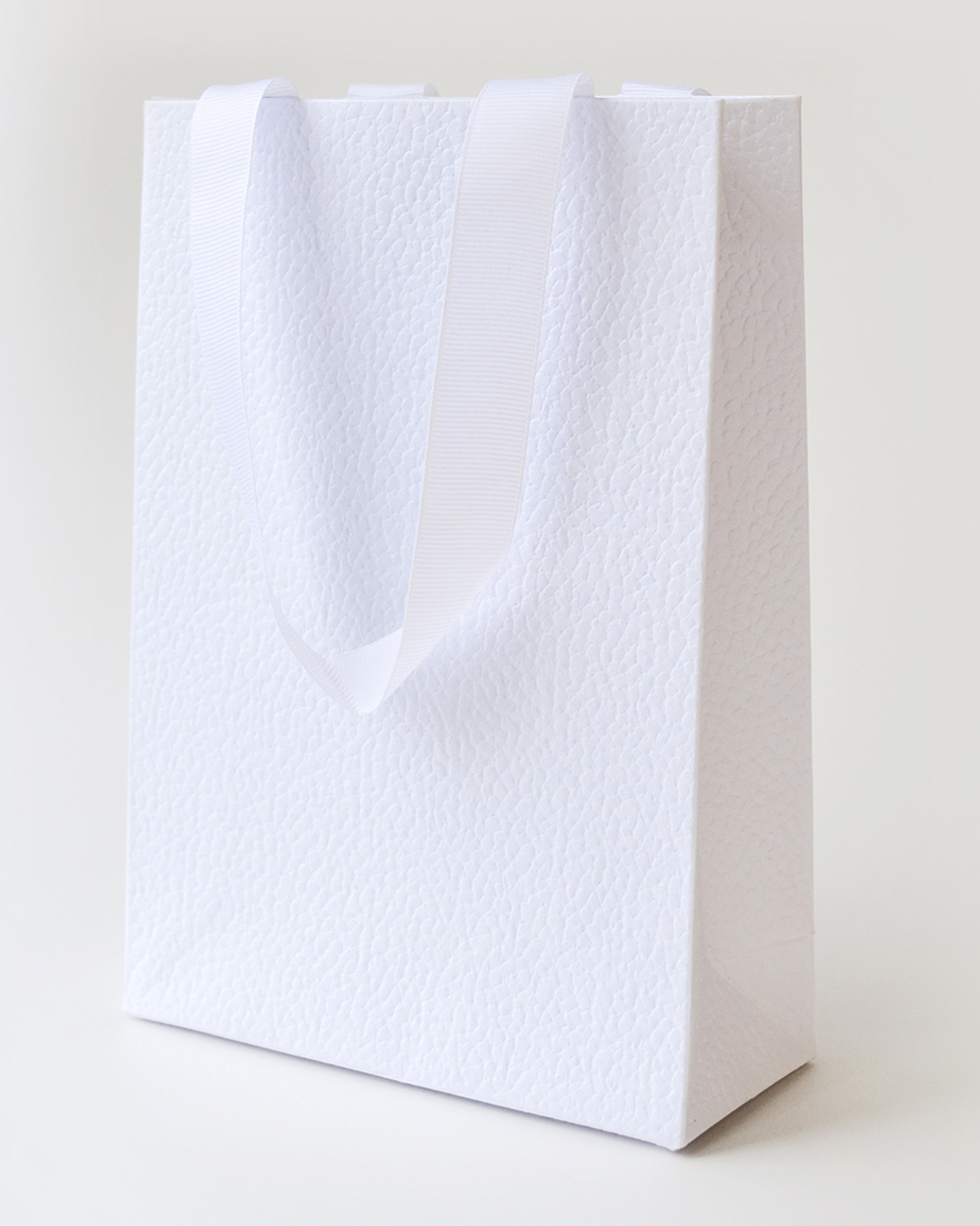 Пакет объёмный с репсовой лентой 150x210x60 мм.