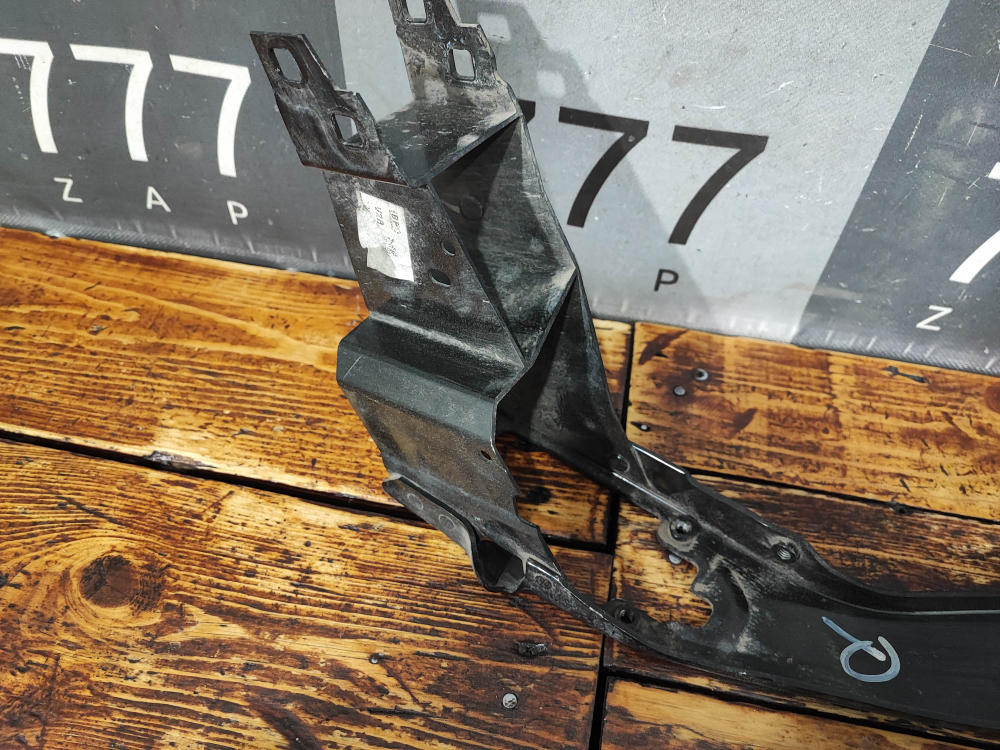 Кронштейн радиатора левый MINI Hatch (F55/F56)  Б/У Оригинал 51647307873