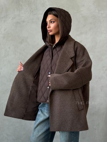 Шоколадное шерстяное пальто с утепленным жилетом