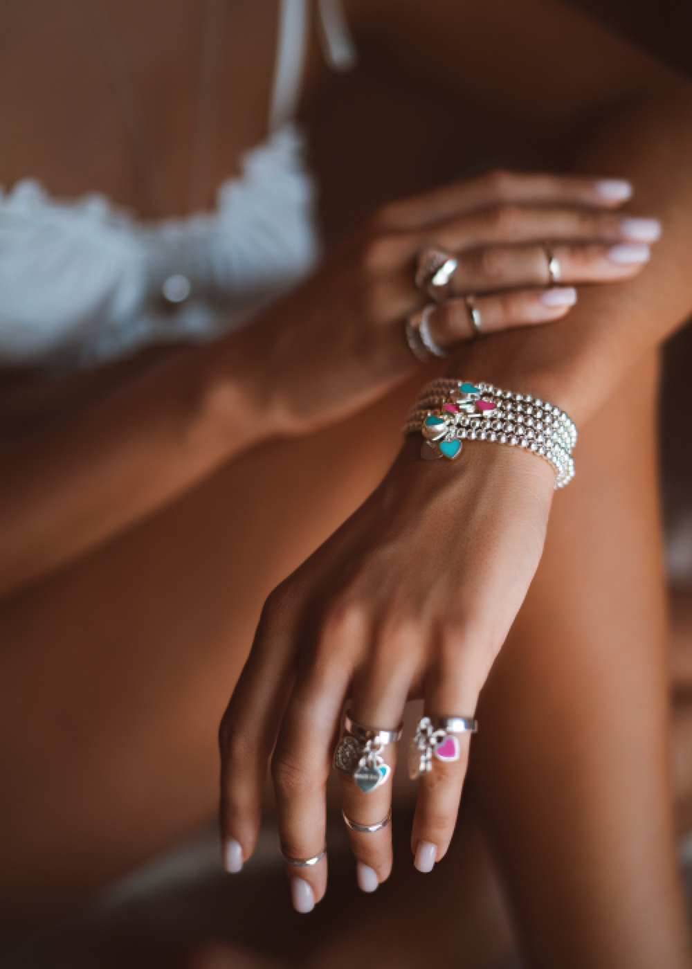 Кольцо «Хати Трио» с розовой эмалью