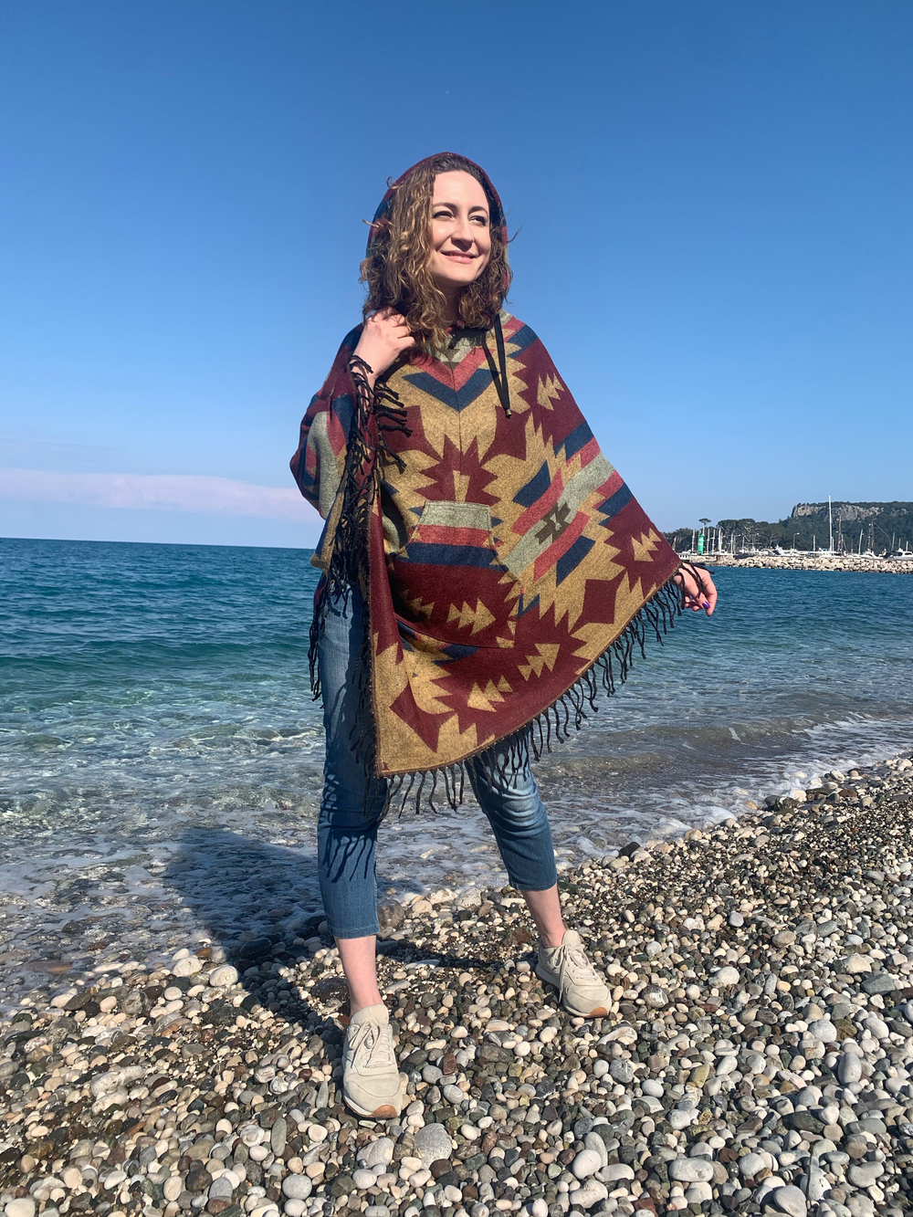 Пончо женское шерстяное с орнаментом