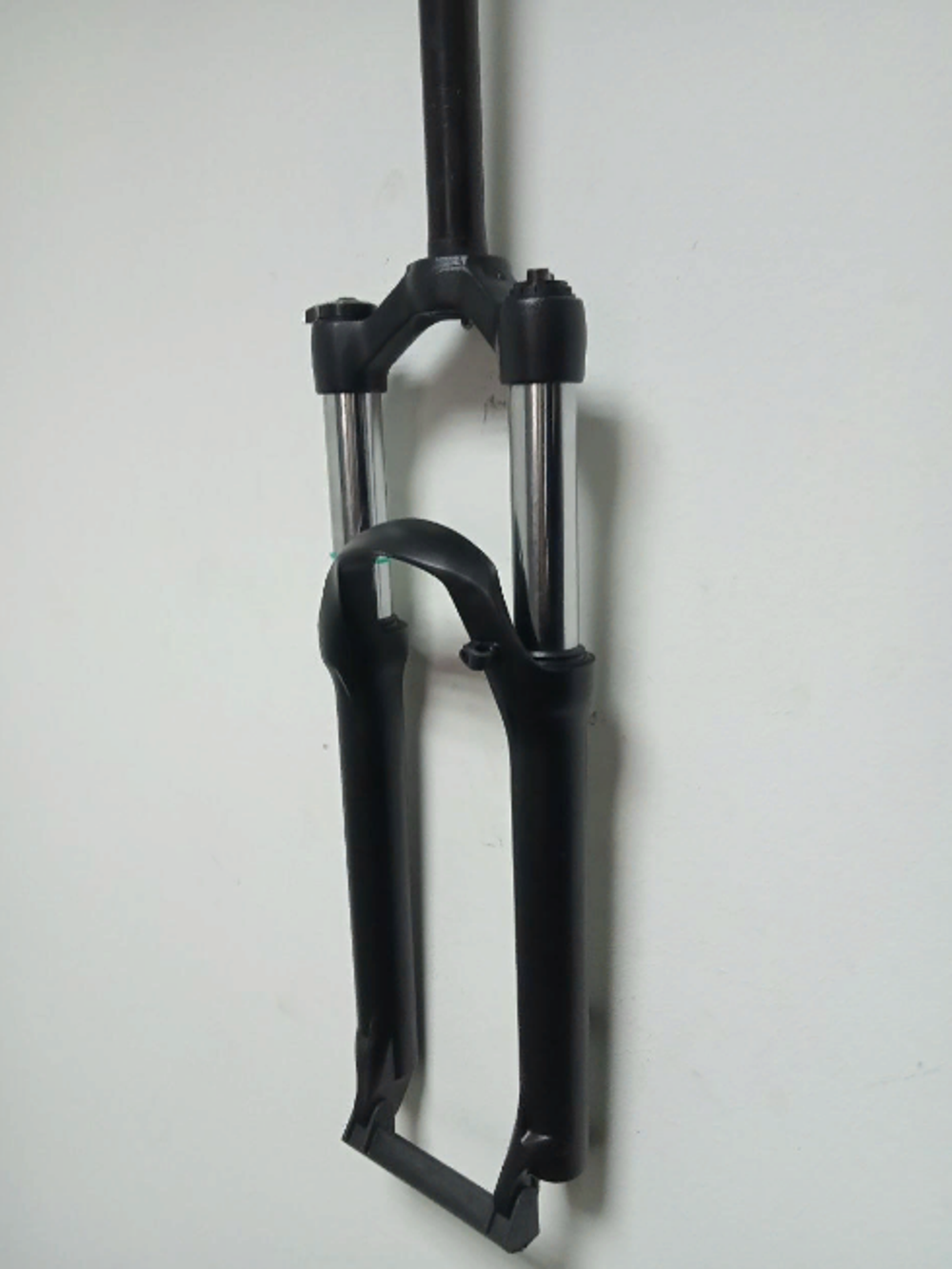 Вилка амортизационная TRIX 27.5"х1-1/8", алюминий, пружинно-эластомерная, безрезьбовой шток 260мм, ход 100мм, Disk тормоз, блокировка хода механическая, регулировка преднагрузки, матовая черная (8)