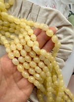 Нить бусин из тонированного кварца 8-9мм (галтовка)