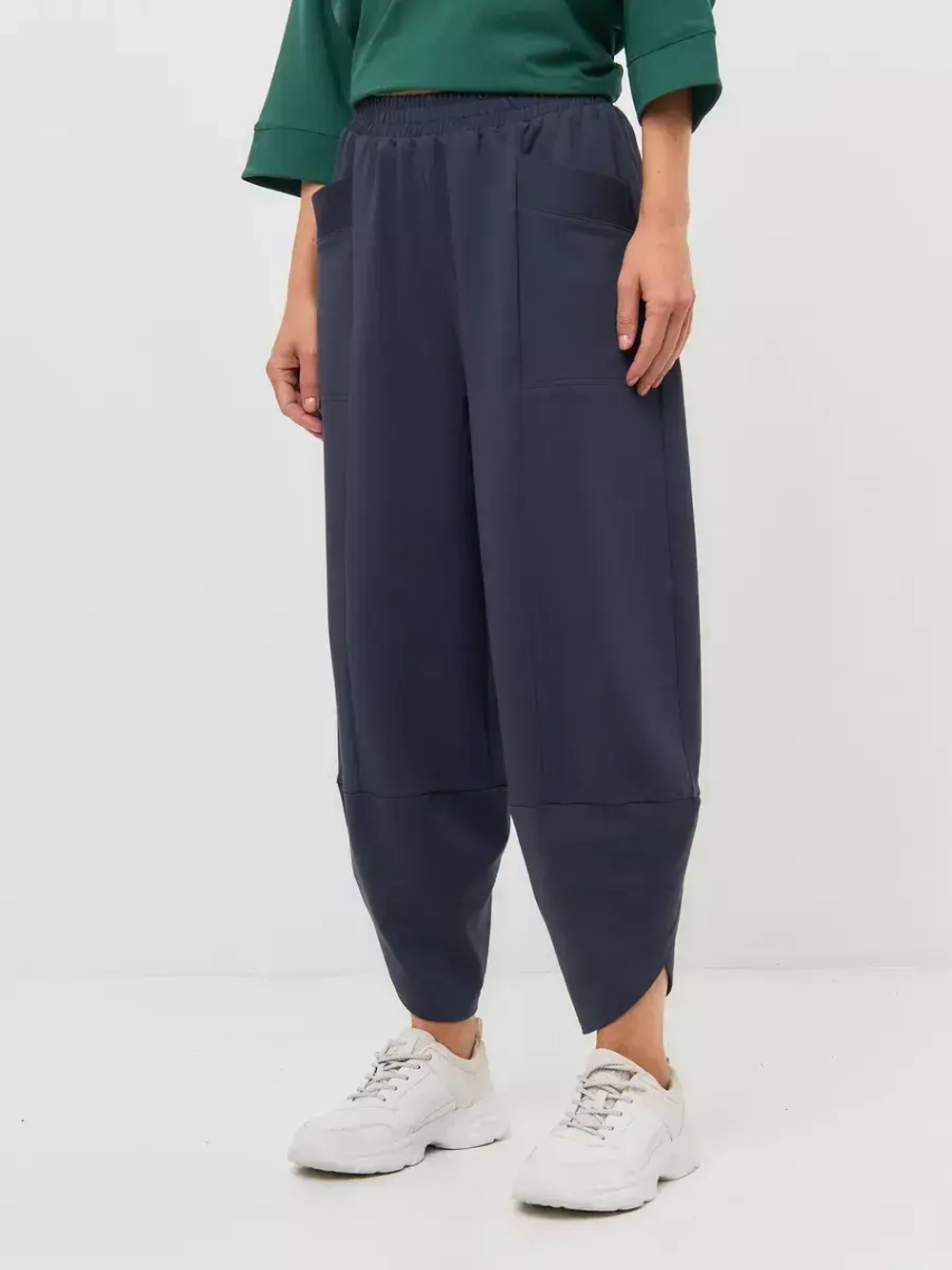 Брюки бананы трикотажные графит