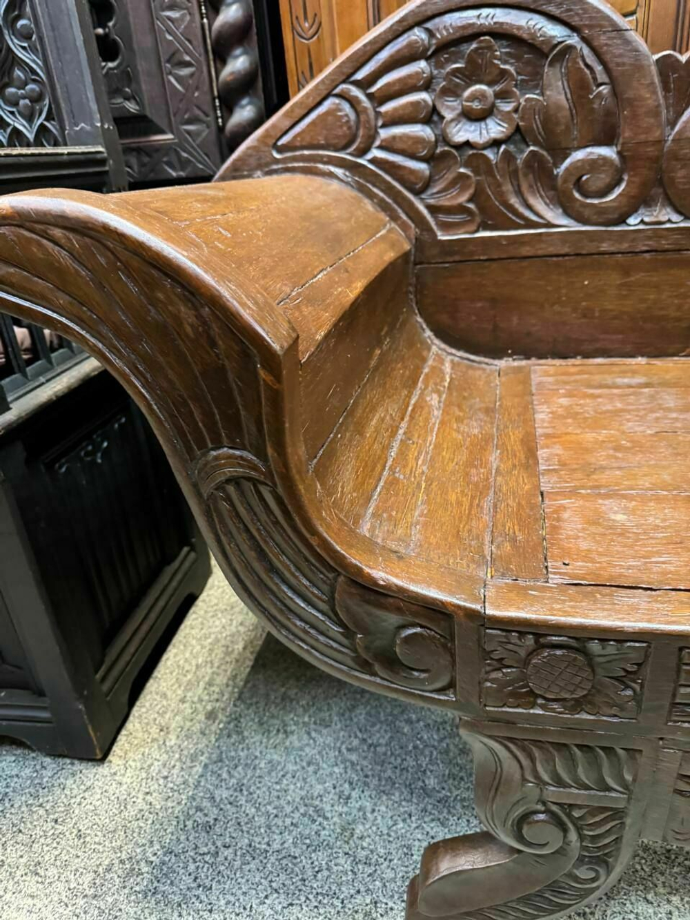 Старинная лавка