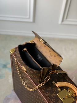 Louis Vuitton Pochette Metis East West