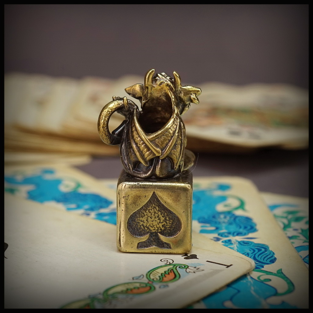 Темлячная бусина "Игрок" для ножей , латунь