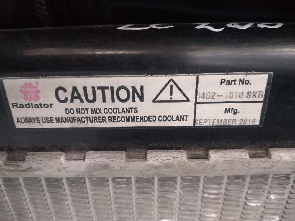 Радиатор двигателя Toyota Land Cruiser 200  Б/У Оригинал 1640051040