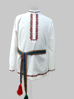 Мужская рубашка с вышивкой