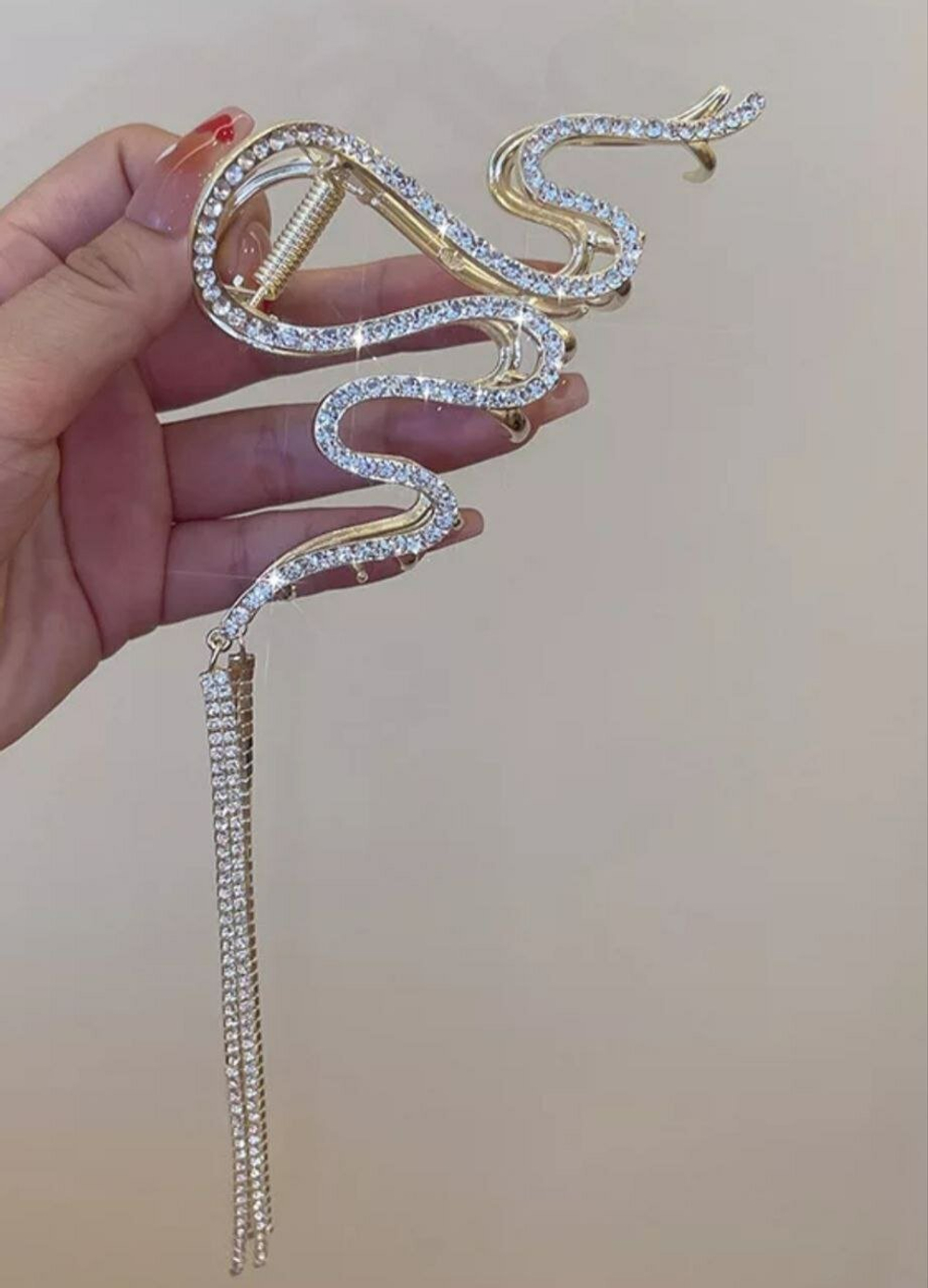 Заколка  Краб" Змея со стразами с подвесками из стразов. Символ мудрости и возрождения. Металл. Крепкая. Усиленная. Цвет "Золото"
