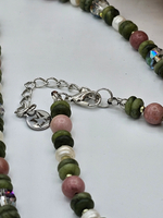 Комплект украшений авторский из натуральных камней и речного жемчуга. Колье и браслет "Нежный букет".