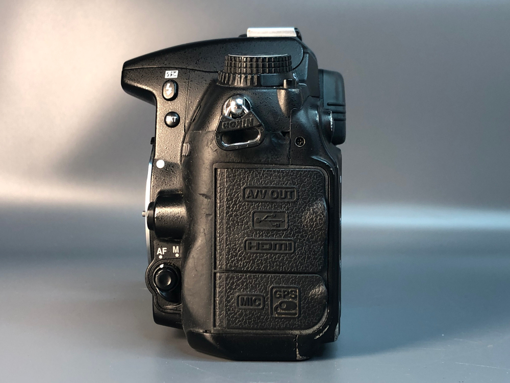 Nikon D7000, 141.000 кадров пробега, не записывает видео