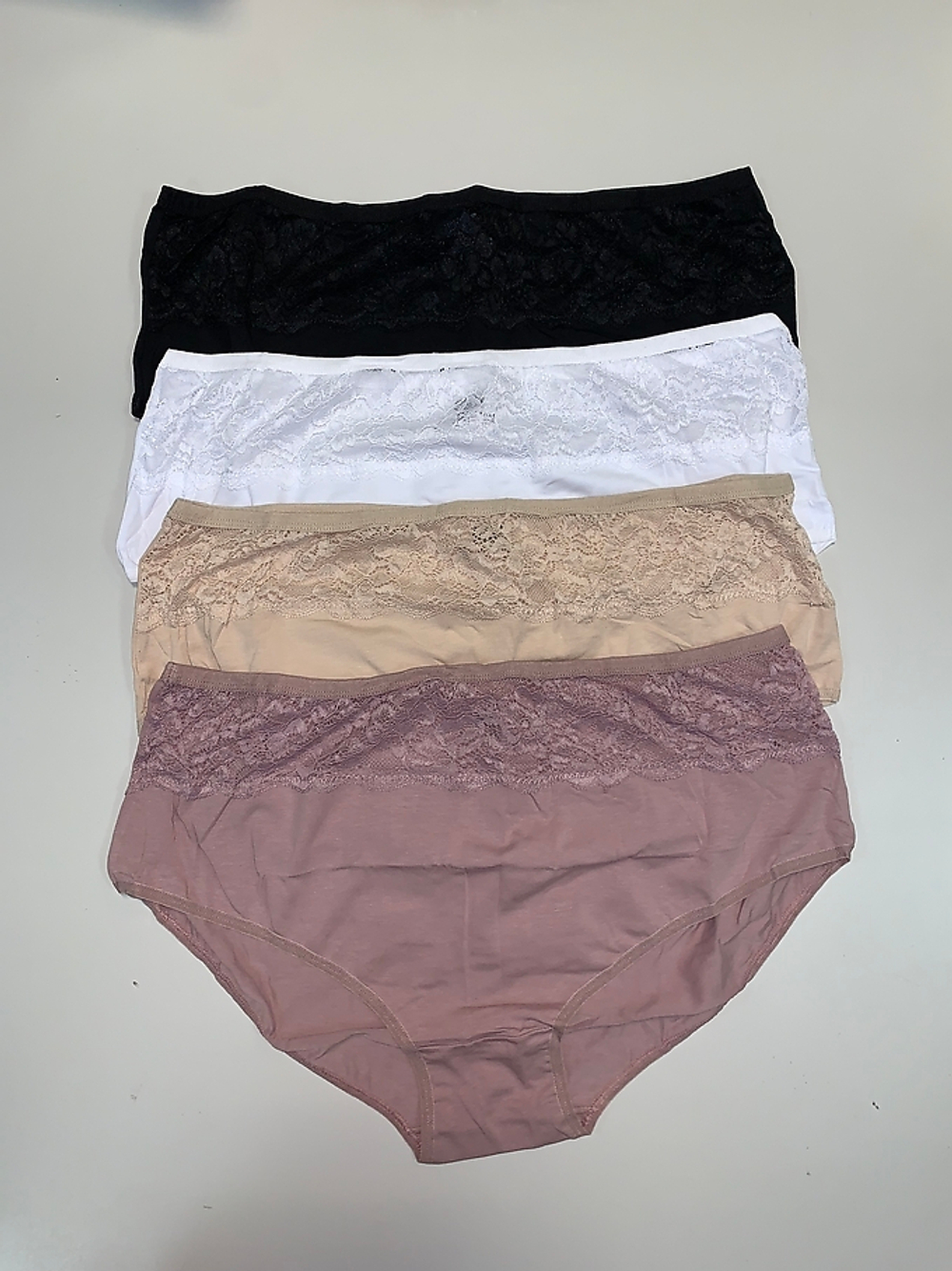 Трусы женские слипы. Набор из 4-х штук белый-бежевый-черный-лиловый