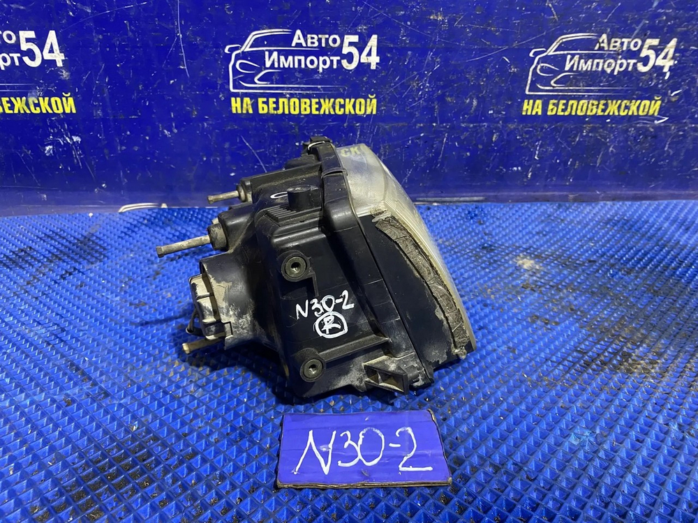 Фара передняя правая NISSAN R'NESSA 1997