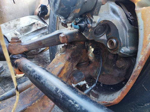 Кулак поворотный левый