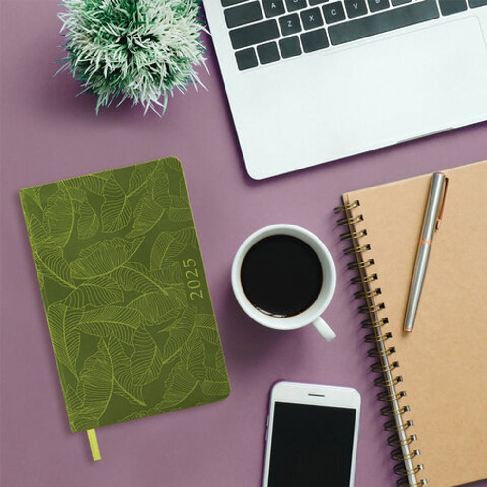 Ежедневник датированный 2025, А5, 138x213 мм, BRAUBERG "Foliage", под кожу гибкий, зеленый, 115854