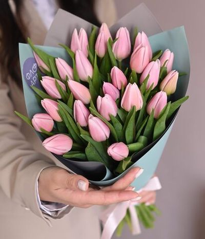 25 розовых тюльпанов