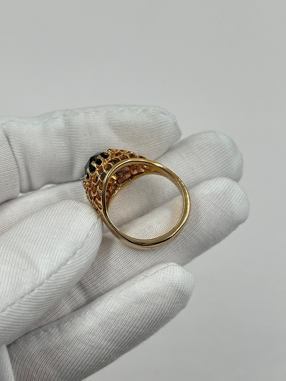 Кольцо с синим кристаллом