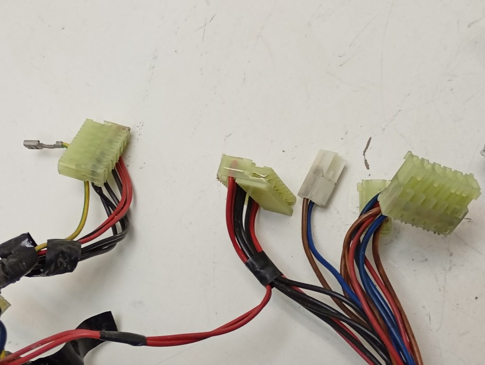 WISL82 кт57 Проводка для стиральной машины Indesit 16001736704 б/у