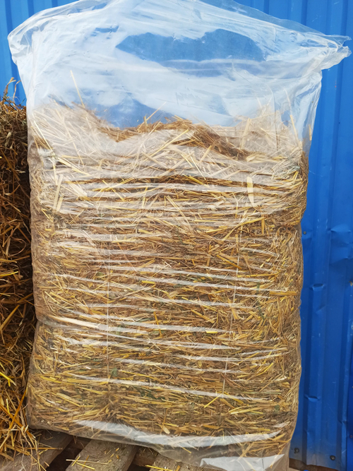 Солома ячменная в пакете ,
10-12 кг 
самовывоз Волхонское шоссе 4 корп 8