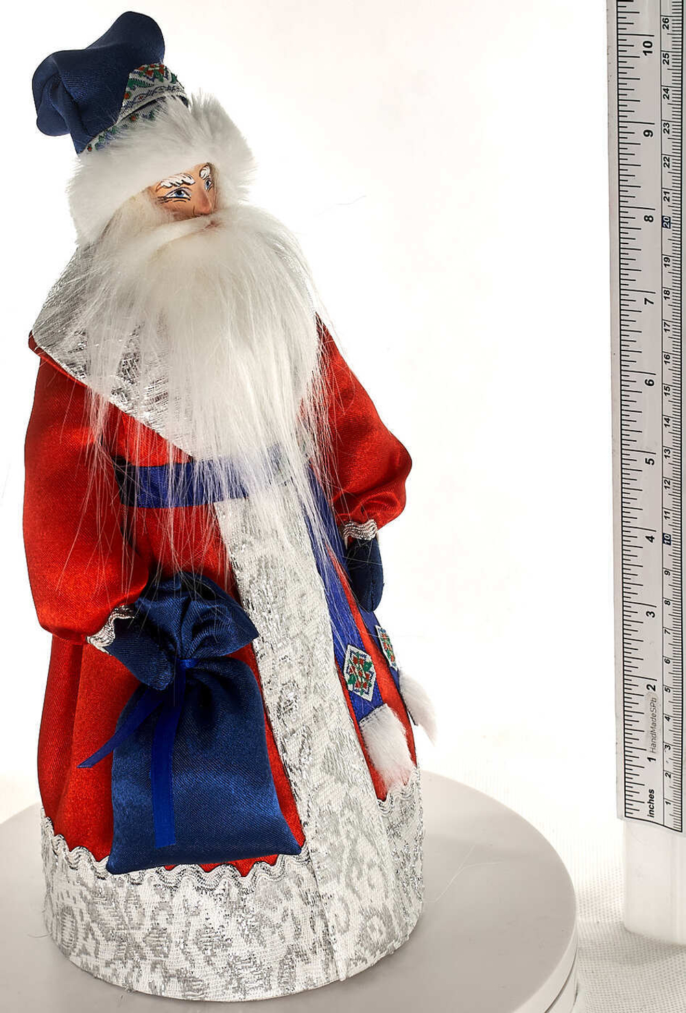 Фарфоровая кукла коллекционная  Дед Мороз c мешком подарков. Новогодняя игрушка под ёлку ручной работы