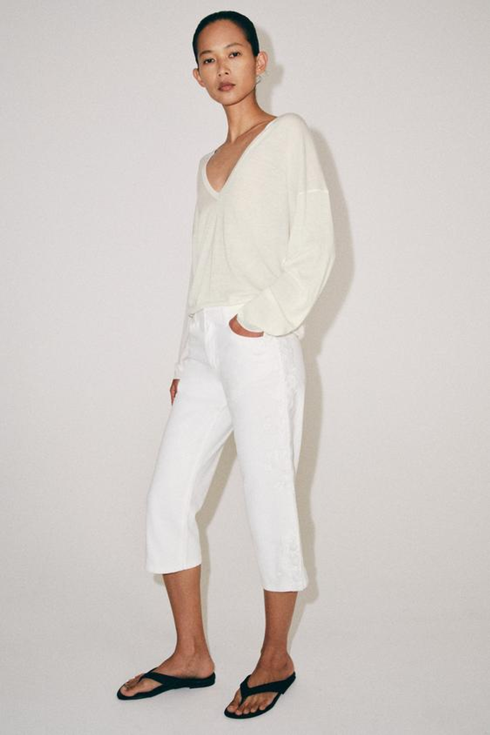 ZARA ДЖИНСЫ КАПРИ СО СРЕДНЕЙ ПОСАДКОЙ И ВЫШИВКОЙ — ZW COLLECTION, ЭКРЮ