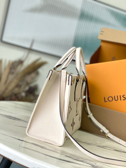 Louis Vuitton Onthego PM