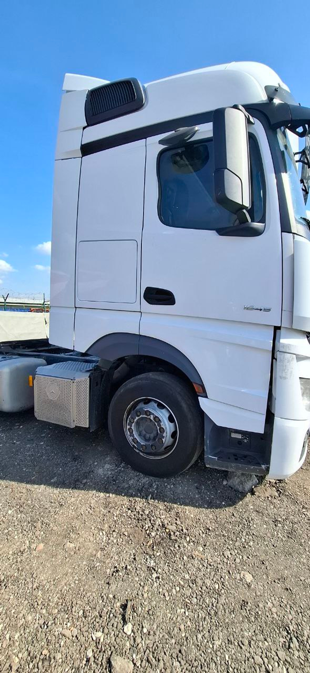 Mercedes-Benz ACTROS 4x2 Седельный тягач 1845 LS (Дизельный, 12,8 л, 476 л.с., МТ)