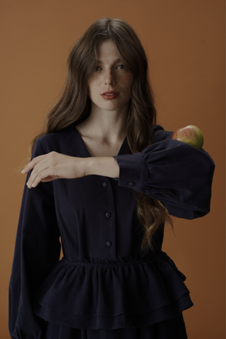 Платье с V-вырезом, поясом-баской и длинным рукавом, темно-синий хлопок-твил