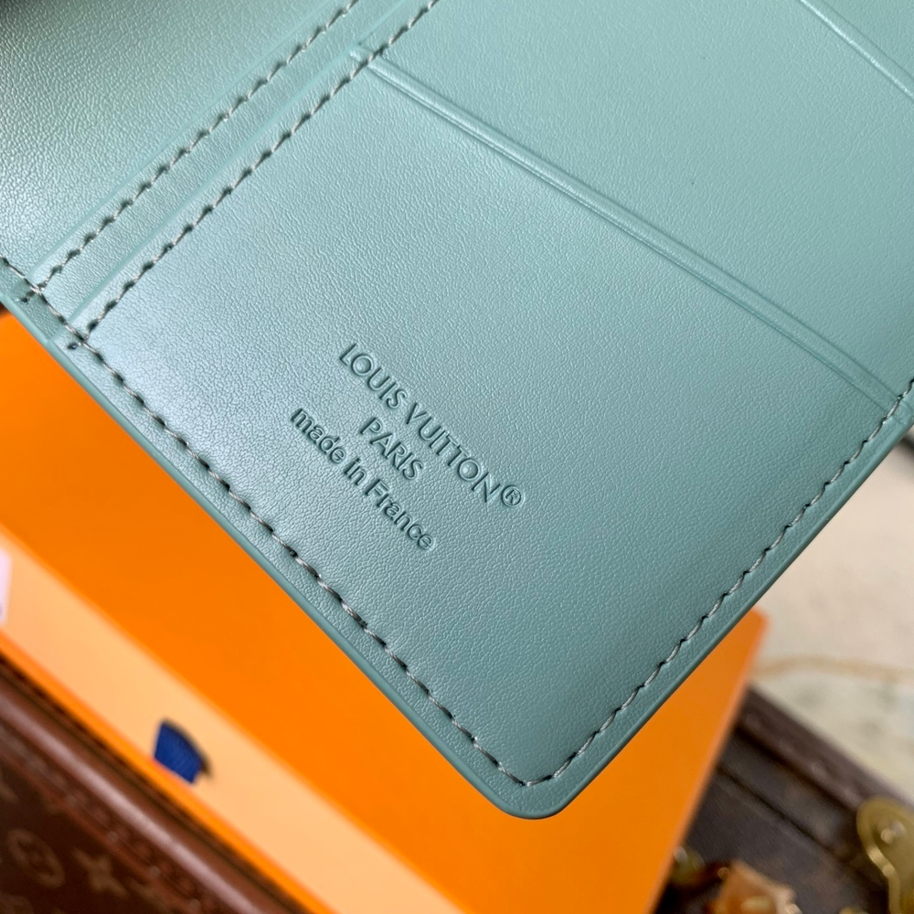 Louis Vuitton Brazza Wallet