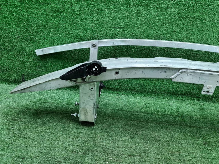 Усилитель передний BMW 3er G20 (2018-н.в.)