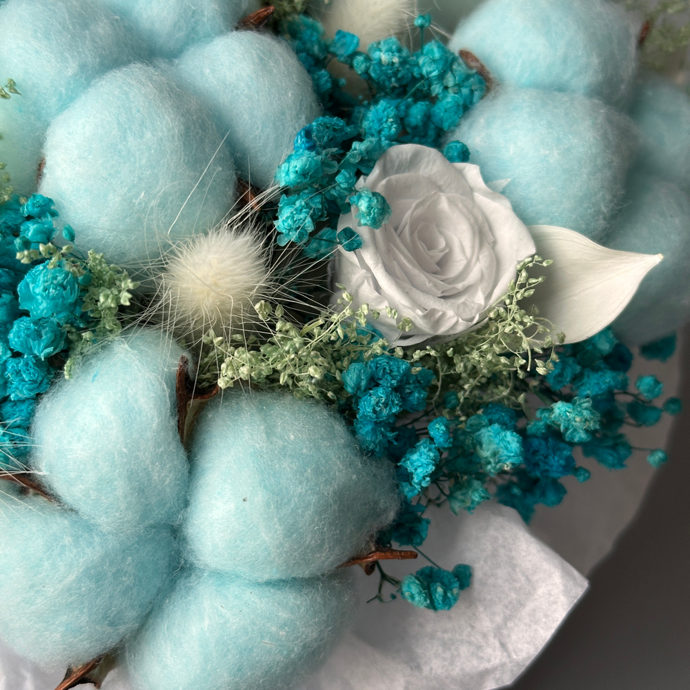 «Бирюза» - композиция из стабилизированных цветов и сухоцветов