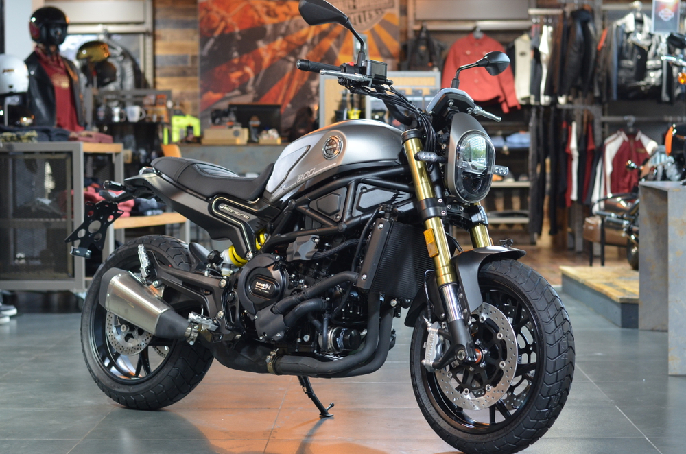 Benelli Leoncino 800