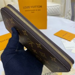 Louis Vuitton Zippy Wallet