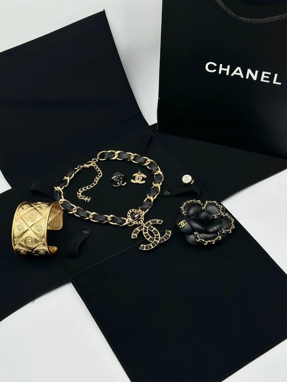 Брошь CHANEL