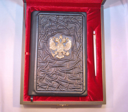 Набор "Ежедневник Герб РФ (из натуральной кожи со съемной обложкой) и ручка Parker" №3