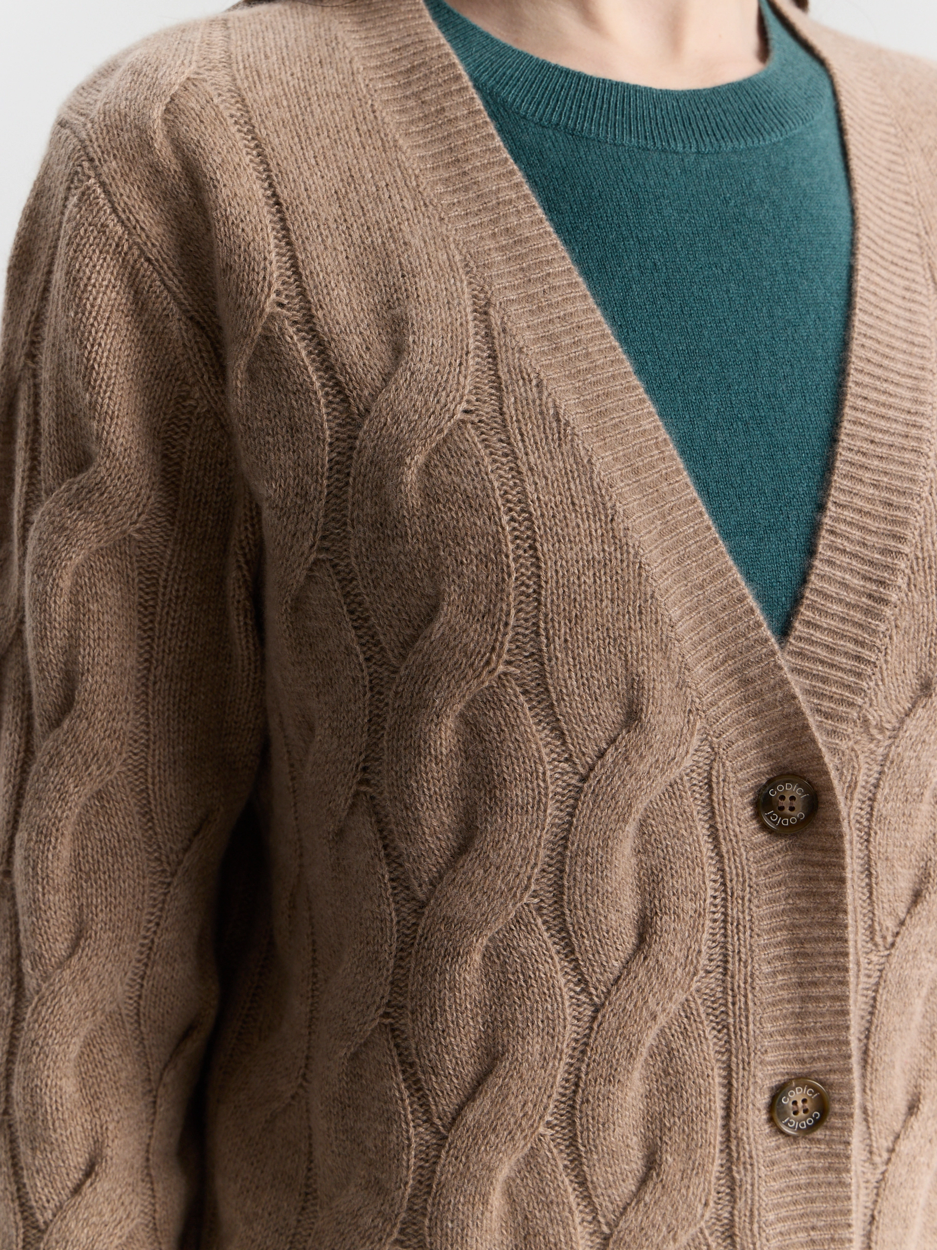 Кашемировый кардиган с косами