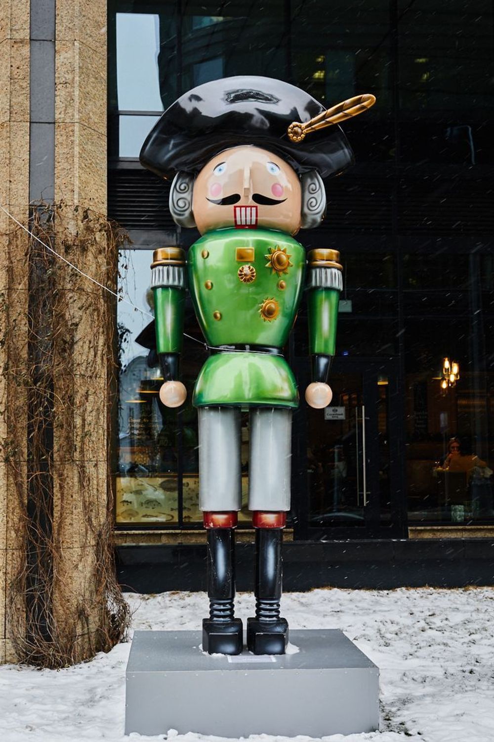 уличные щелкунчики больших размеров