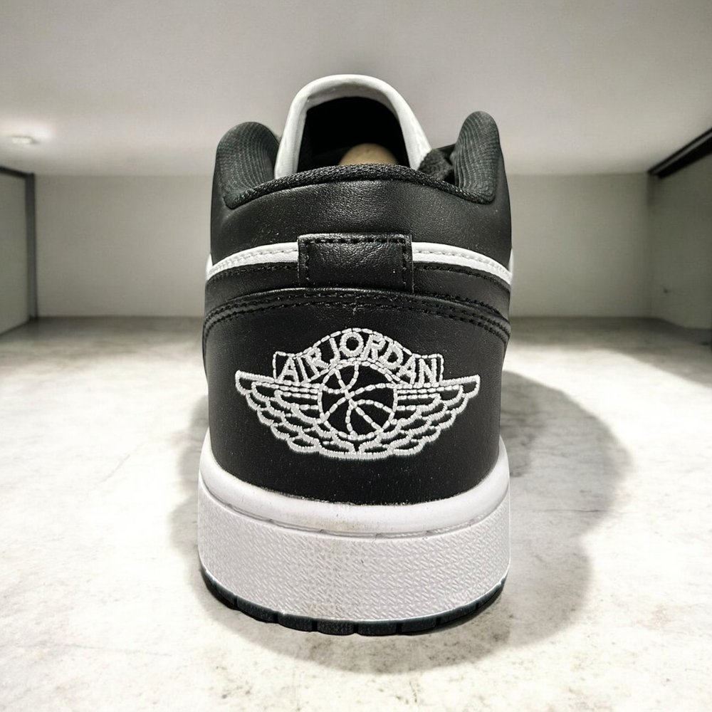 Nike Air Jordan 1 Low • Black White