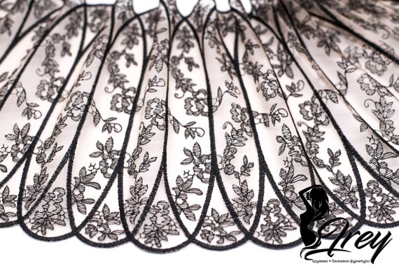 05-14 Вышивка на неэл. сетке 28 см, телесный/черный