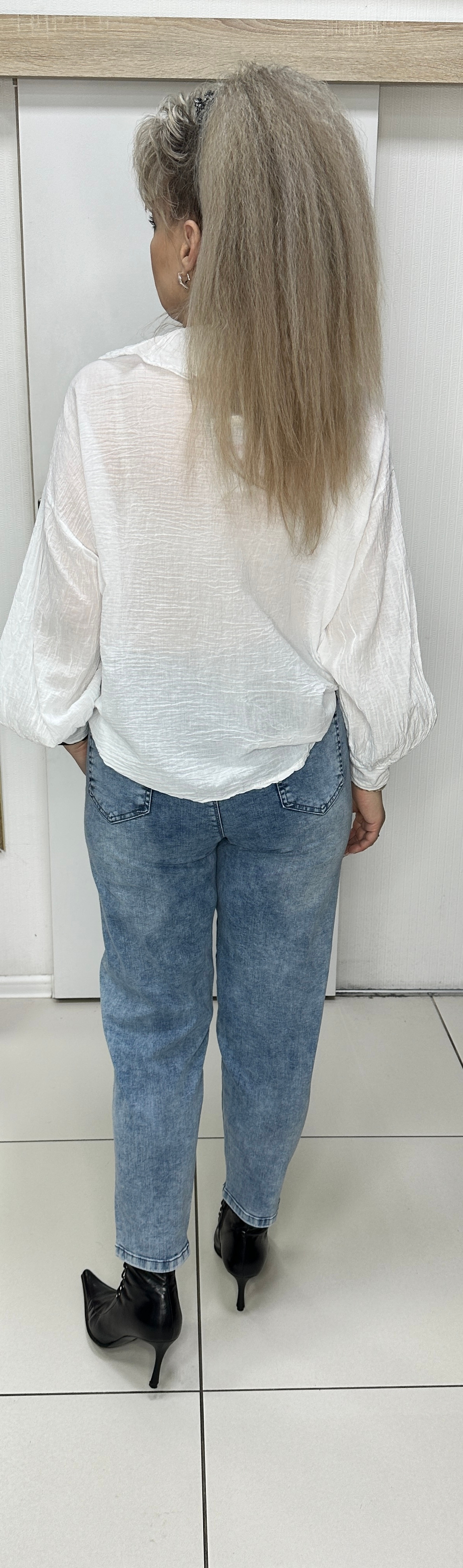 Белая рубашка-марлевка с красивым жабо