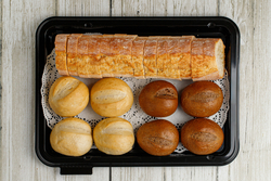 Хлебный платтер (4 булочки пшеничные, 4 булочки ржаные, багет нарезка)