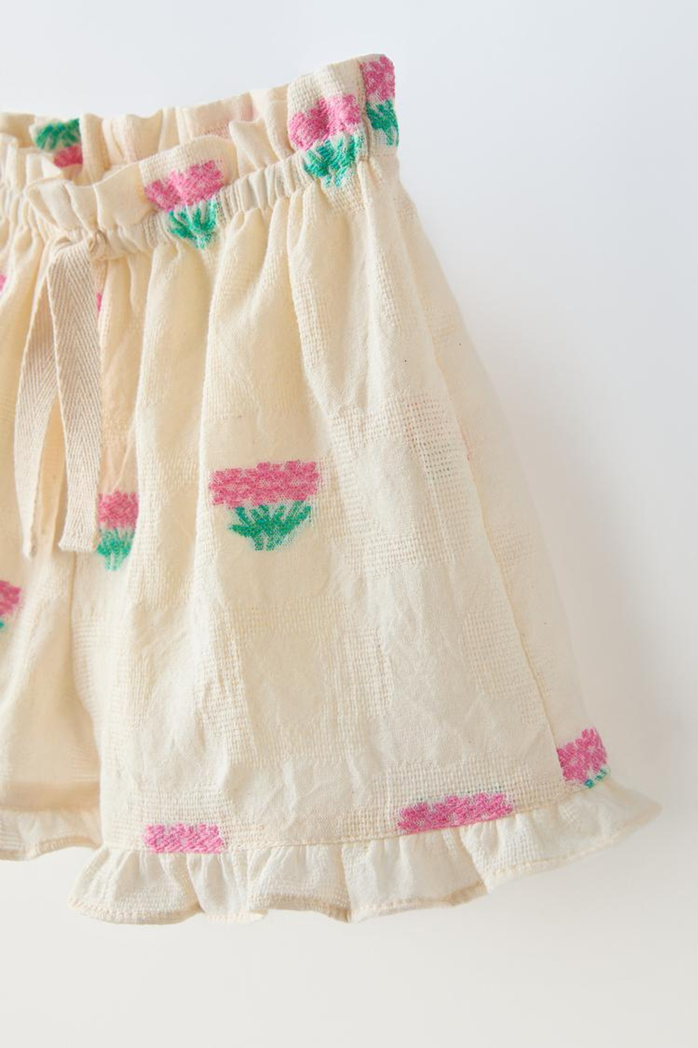 ZARA ШОРТЫ С ЦВЕТОЧНОЙ ВЫШИВКОЙ, ЭКРЮ