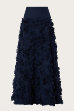 ЮБКА-МИДИ С КОКЕТКОЙ ИЗ СИНЕГО ШЕЛКА, ДЕКОРИРОВАННАЯ ШЕЛКОВЫМИ ЛЕПЕСТКАМИ